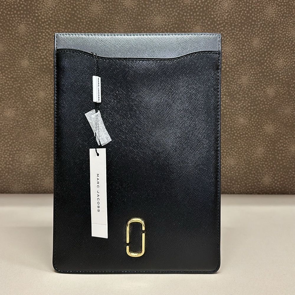 🔥🔥🔥NEW Marc Jacobs Snapshot Black Leather Gold Logo Pouch Card Holder